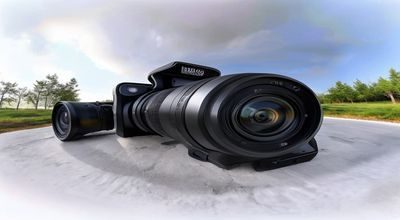 Insta360 X4消费级全景3d视频相机，小巧便携，适合户外运动3d视频拍摄，银色机身特写